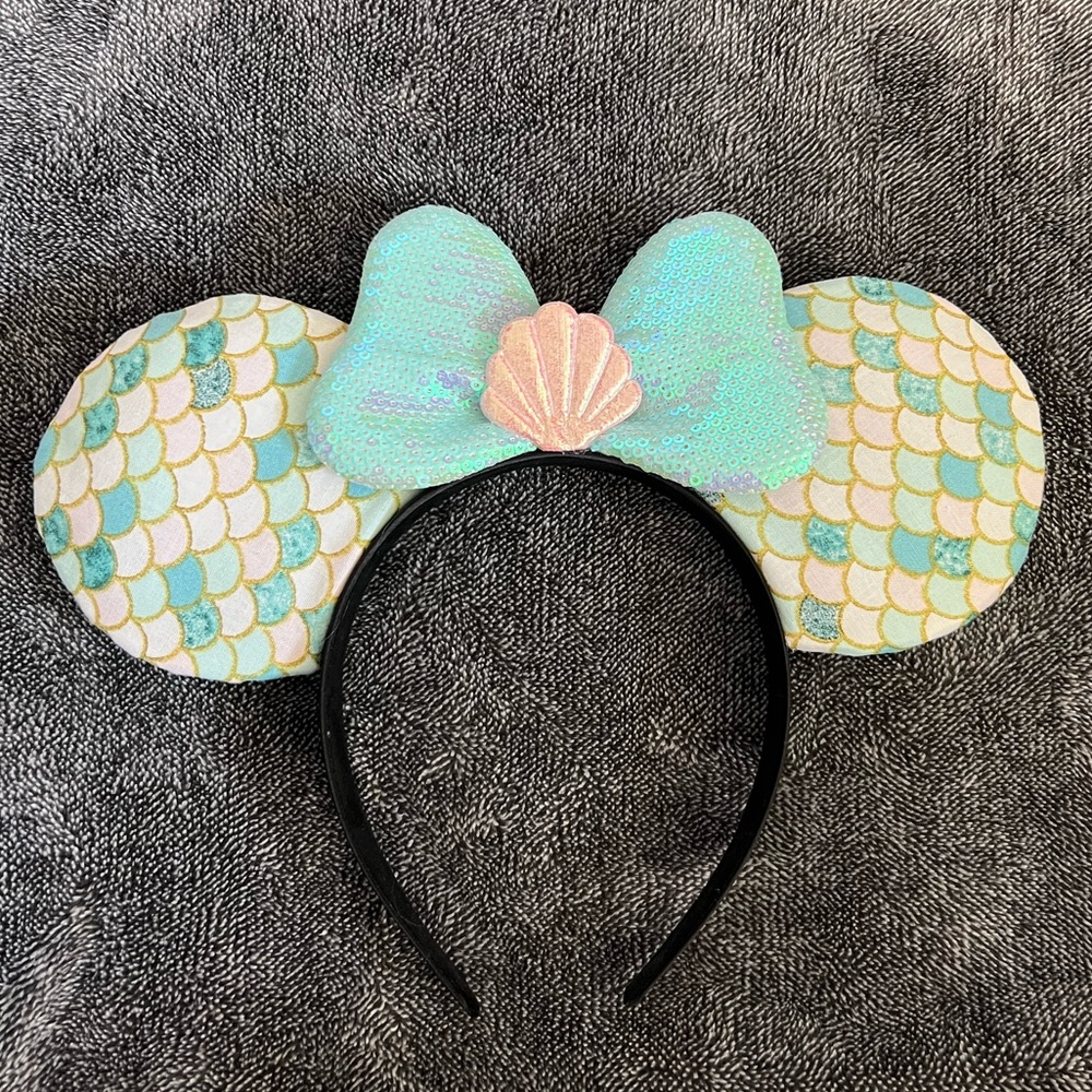 Mermaid Scale Minnie Ears with Blue Iridescent Bow & Seashell